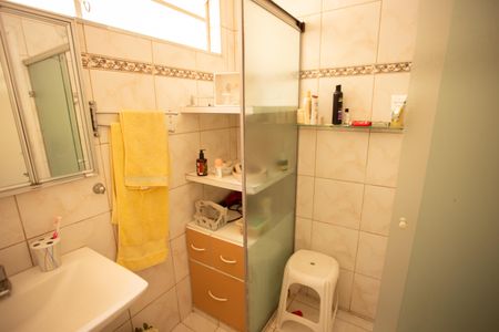 Casa à venda com 220m², 3 quartos e 2 vagasBanheiro