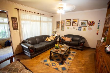 Casa à venda com 220m², 3 quartos e 2 vagasSala