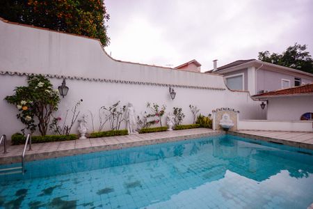 Casa à venda com 560m², 5 quartos e 4 vagasÁrea de Lazer - Piscina