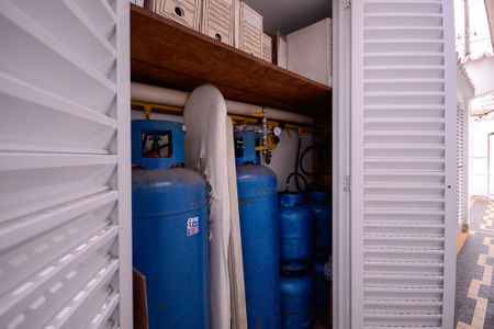 Casa à venda com 560m², 5 quartos e 4 vagasCorredor de acesso lateral - Dispensa/gas