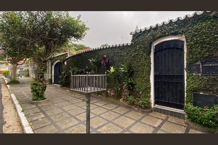 Casa à venda com 560m², 5 quartos e 4 vagasFachada