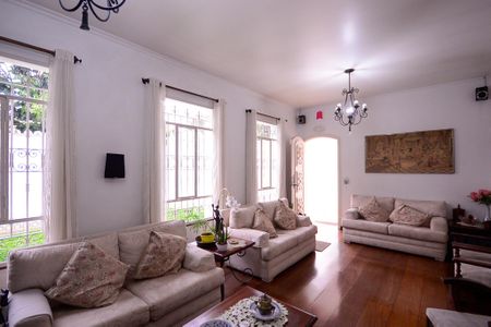 Casa à venda com 560m², 5 quartos e 4 vagasSala