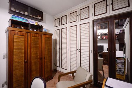 Casa à venda com 560m², 5 quartos e 4 vagasQuarto 1