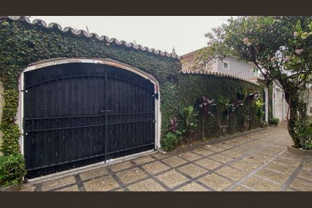 Casa à venda com 560m², 5 quartos e 4 vagasFachada