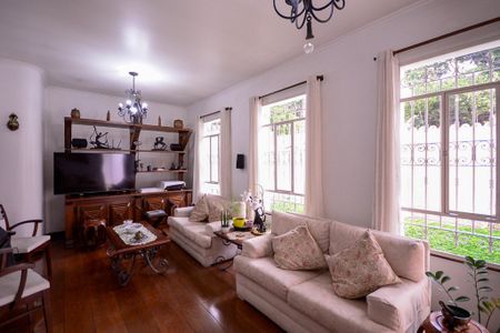 Casa à venda com 560m², 5 quartos e 4 vagasSala