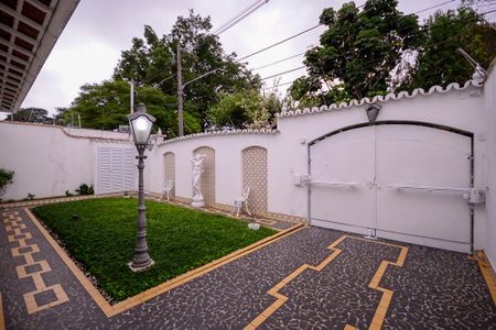 Casa à venda com 560m², 5 quartos e 4 vagasJardim de entrada