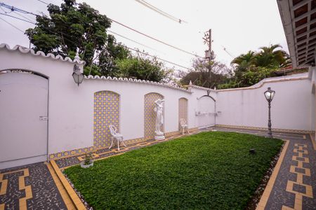 Casa à venda com 560m², 5 quartos e 4 vagasJardim de entrada