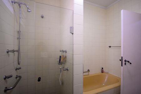 Casa à venda com 560m², 5 quartos e 4 vagasBanheiro da Suíte