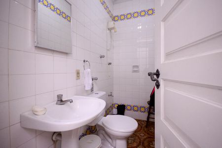 Casa à venda com 560m², 5 quartos e 4 vagasBanheiro de Serviço