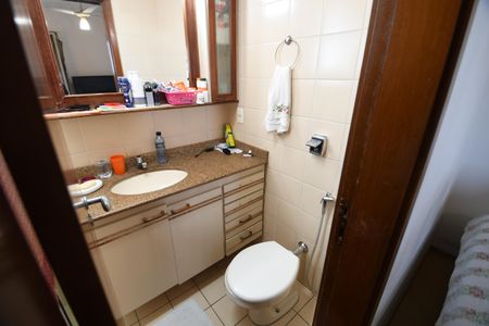 Apartamento à venda com 180m², 4 quartos e 2 vagasBanheiro 1