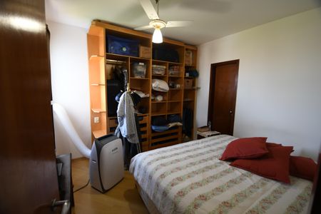 Apartamento à venda com 180m², 4 quartos e 2 vagasQuarto 4 - Suíte