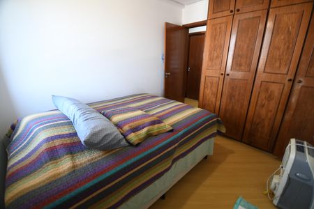 Apartamento à venda com 180m², 4 quartos e 2 vagasQuarto 2