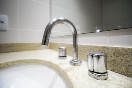 Apartamento para alugar com 77m², 2 quartos e 1 vaga Apartamento para alugar com 77m², 2 quartos e 1 vagaBanheiro da Suíte 1