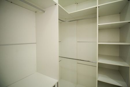 Apartamento para alugar com 77m², 2 quartos e 1 vaga Apartamento para alugar com 77m², 2 quartos e 1 vagaCloset da suíte 1