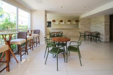 Apartamento para alugar com 77m², 2 quartos e 1 vaga Apartamento para alugar com 77m², 2 quartos e 1 vagaÁrea comum - Espaço da piscina