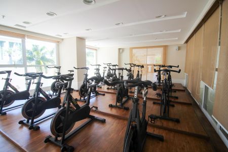 Apartamento para alugar com 77m², 2 quartos e 1 vaga Apartamento para alugar com 77m², 2 quartos e 1 vagaÁrea comum - Sala de spinning