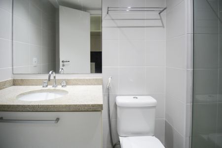 Apartamento para alugar com 77m², 2 quartos e 1 vaga Apartamento para alugar com 77m², 2 quartos e 1 vagaBanheiro da Suíte 1