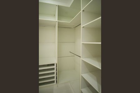 Apartamento para alugar com 77m², 2 quartos e 1 vaga Apartamento para alugar com 77m², 2 quartos e 1 vagaCloset da suíte 1