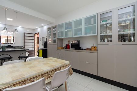 Casa à venda com 400m², 5 quartos e 6 vagasCozinha