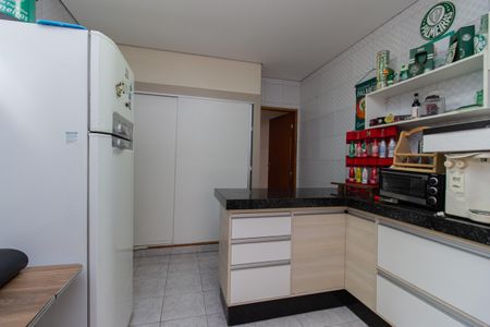 Casa à venda com 400m², 5 quartos e 6 vagasEdícula - Cozinha