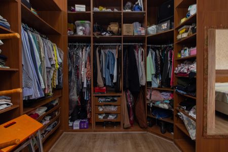 Casa à venda com 400m², 5 quartos e 6 vagasCloset - Quarto 1