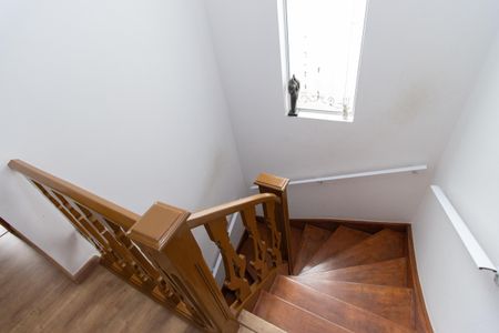 Casa à venda com 400m², 5 quartos e 6 vagasEscada