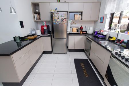 Casa à venda com 400m², 5 quartos e 6 vagasCozinha