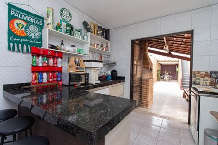 Casa à venda com 400m², 5 quartos e 6 vagasEdícula - Cozinha
