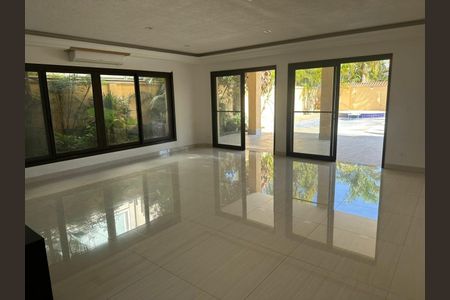 Casa de condomínio à venda com 620m², 4 quartos e 6 vagas