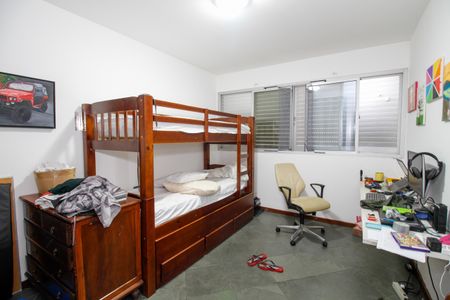 Casa à venda com 400m², 7 quartos e 5 vagas Casa à venda com 400m², 7 quartos e 5 vagasQuarto 4