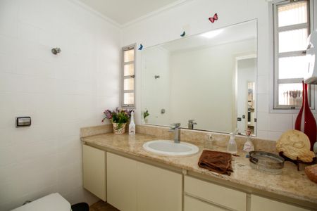 Casa à venda com 400m², 7 quartos e 5 vagas Casa à venda com 400m², 7 quartos e 5 vagasLavabo