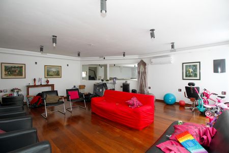 Casa à venda com 400m², 7 quartos e 5 vagas Casa à venda com 400m², 7 quartos e 5 vagasSala de Estar