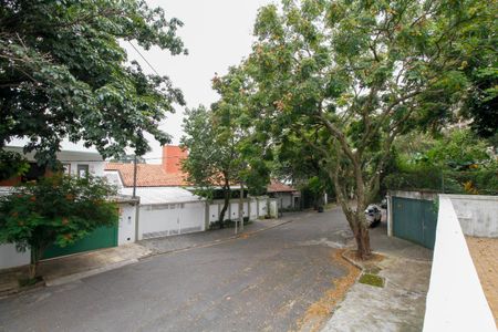 Casa à venda com 400m², 7 quartos e 5 vagas Casa à venda com 400m², 7 quartos e 5 vagasVista da Varanda da Sala de Estar