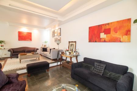 Casa à venda com 320m², 4 quartos e 4 vagas Casa à venda com 320m², 4 quartos e 4 vagasSala