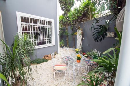 Casa à venda com 320m², 4 quartos e 4 vagas Casa à venda com 320m², 4 quartos e 4 vagasJardim