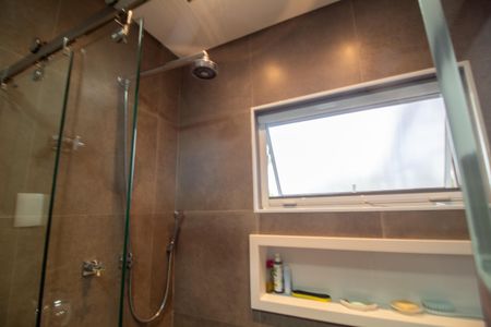 Casa à venda com 320m², 4 quartos e 4 vagas Casa à venda com 320m², 4 quartos e 4 vagasBanheiro