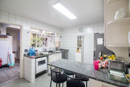 Casa à venda com 320m², 4 quartos e 4 vagas Casa à venda com 320m², 4 quartos e 4 vagasCozinha