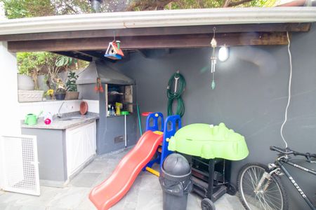 Casa à venda com 320m², 4 quartos e 4 vagas Casa à venda com 320m², 4 quartos e 4 vagasChurrasqueira