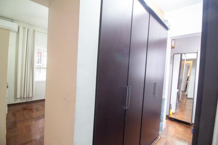 Casa à venda com 320m², 4 quartos e 4 vagas Casa à venda com 320m², 4 quartos e 4 vagasCloset da suíte