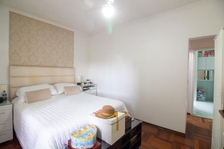 Casa à venda com 320m², 4 quartos e 4 vagas Casa à venda com 320m², 4 quartos e 4 vagasSuíte