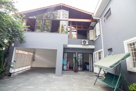 Casa à venda com 320m², 4 quartos e 4 vagas Casa à venda com 320m², 4 quartos e 4 vagasQuintal / Garagem