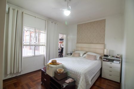 Casa à venda com 320m², 4 quartos e 4 vagas Casa à venda com 320m², 4 quartos e 4 vagasSuíte