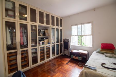 Casa à venda com 320m², 4 quartos e 4 vagas Casa à venda com 320m², 4 quartos e 4 vagasQuarto 2