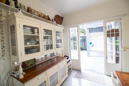 Casa à venda com 320m², 4 quartos e 4 vagas Casa à venda com 320m², 4 quartos e 4 vagasCopa