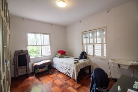 Casa à venda com 320m², 4 quartos e 4 vagas Casa à venda com 320m², 4 quartos e 4 vagasQuarto 2