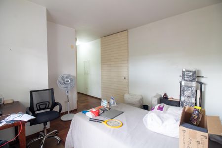 Casa à venda com 320m², 4 quartos e 4 vagas Casa à venda com 320m², 4 quartos e 4 vagasQuarto 1