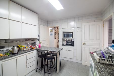 Casa à venda com 320m², 4 quartos e 4 vagas Casa à venda com 320m², 4 quartos e 4 vagasCozinha