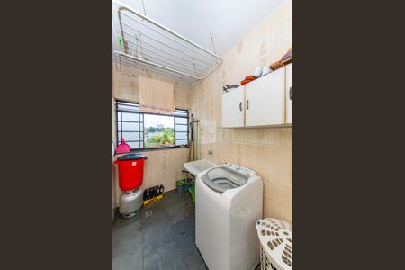 Casa à venda com 325m², 6 quartos e 2 vagas Casa à venda com 325m², 6 quartos e 2 vagasÁrea de Serviço