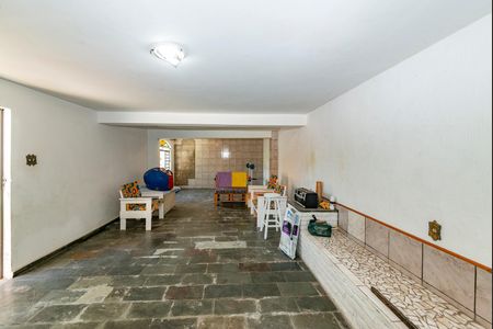 Casa à venda com 325m², 6 quartos e 2 vagas Casa à venda com 325m², 6 quartos e 2 vagasQuintal