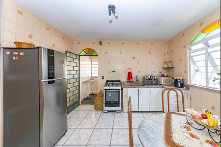 Casa à venda com 325m², 6 quartos e 2 vagas Casa à venda com 325m², 6 quartos e 2 vagasCozinha